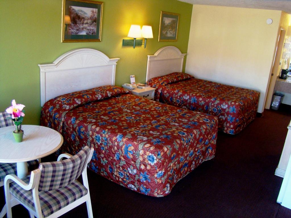 Holiday Terrace Inn - Pigeon Forge Room photo