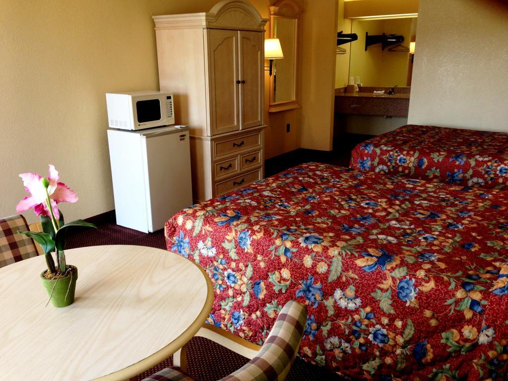 Holiday Terrace Inn - Pigeon Forge Room photo